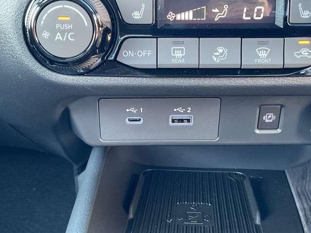 オーラ １．２　Ｇ　雹害車　コネクトナビ　ＢＯＳＥ　寒冷地　こちらの車両はひょう害車となります。新車保証はありません。軽微な凹みがありますが、走行に問題はございません。店頭にて現車をご確認いただきましてからのみの販売となります。（12枚目）