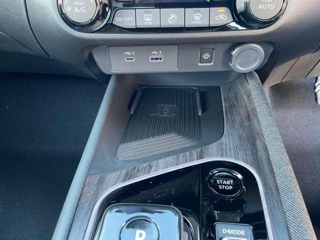 オーラ １．２　Ｇ　雹害車　コネクトナビ　ＢＯＳＥ　寒冷地　こちらの車両はひょう害車となります。新車保証はありません。軽微な凹みがありますが、走行に問題はございません。店頭にて現車をご確認いただきましてからのみの販売となります。（13枚目）