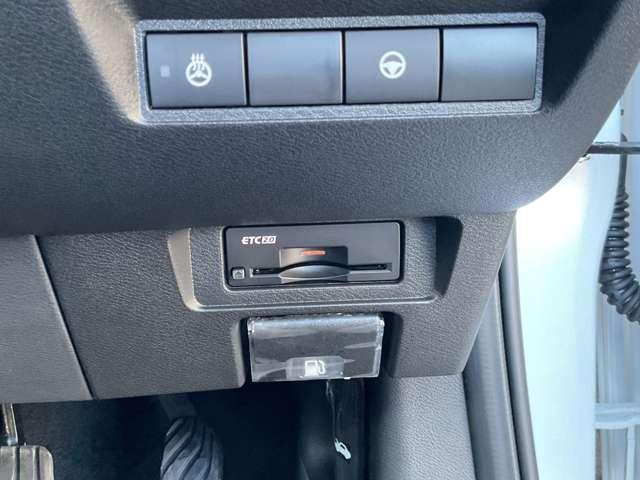 オーラ １．２　Ｇ　雹害車　コネクトナビ　ＢＯＳＥ　寒冷地　こちらの車両はひょう害車となります。新車保証はありません。軽微な凹みがありますが、走行に問題はございません。店頭にて現車をご確認いただきましてからのみの販売となります。（18枚目）
