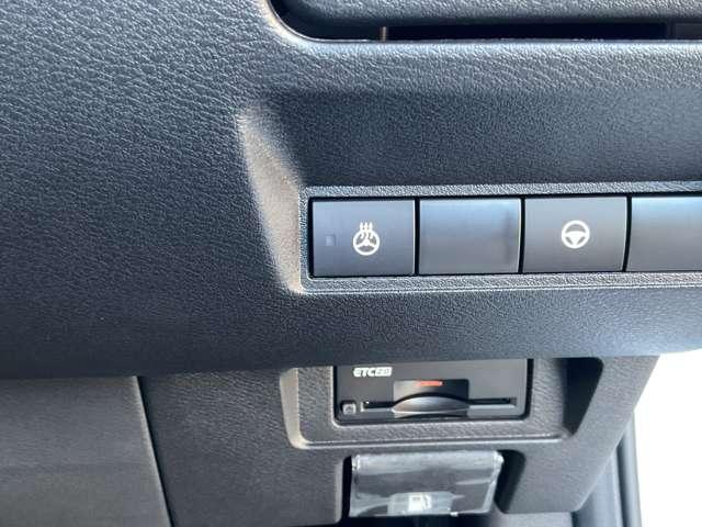 オーラ １．２　Ｇ　雹害車　コネクトナビ　ＢＯＳＥ　寒冷地　こちらの車両はひょう害車となります。新車保証はありません。軽微な凹みがありますが、走行に問題はございません。店頭にて現車をご確認いただきましてからのみの販売となります。（19枚目）