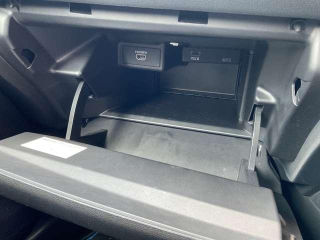 助手席グローブボックスです。ＨＤＭＩ端子やドラレコの本体ユニットも、グローブボックス内にございます。