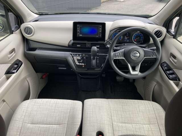 デイズ ６６０　Ｘ　純正ナビ　バックモニター　アイドリングストップ付き　地デジフルセグ　エマ－ジェンシ－ブレ－キ　オートハイビーム　インテリキ－　運転席エアバッグ　バックモニタ　サイドエアバック　車線逸脱警報　ＰＳ（4枚目）