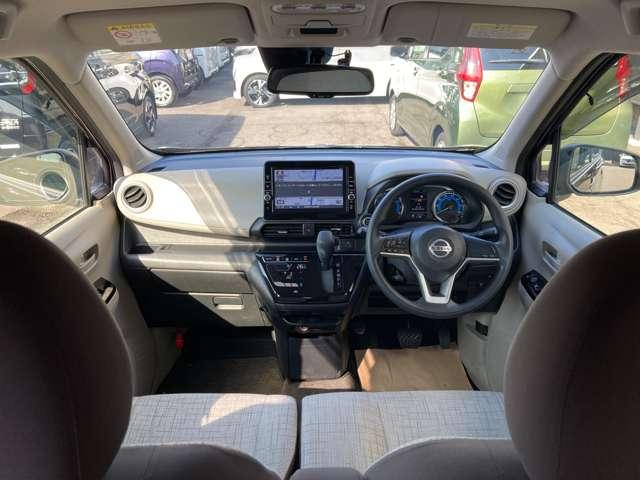 デイズ ６６０　Ｘ　純正ナビ　アラウンドビューモニター　アイドリングストップ付き　地デジフルセグ　エマ－ジェンシ－ブレ－キ　オートハイビーム　インテリキ－　運転席エアバッグ　バックモニタ　サイドエアバック　車線逸脱警報（4枚目）