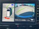 アラウンドビューモニターです。上空からお車の周りを見る感覚で表示されますので、車庫入れも簡単