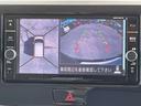 アラウンドビューモニターです。上空からお車の周りを見る感覚で表示されますので、車庫入れも簡単