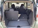 後部座席は分割で折りたたみ可能です。