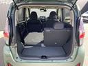 後部座席は分割で折りたたみ可能です。