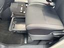 助手席シートの座椅子の下にシートアンダーボックスがあり、収納に便利です。