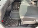 助手席シートの下にシートアンダーボックスがあり、収納に便利です。