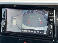 アラウンドビューモニターです。上空からお車の周りを見る感覚で表示されますので、車庫入れも簡単 7