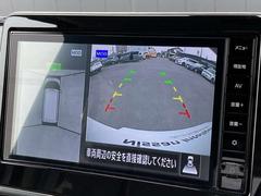 アラウンドビューモニターです。上空からお車の周りを見る感覚で表示されますので、車庫入れも簡単 4