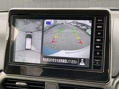 アラウンドビューモニターです。上空からお車の周りを見る感覚で表示されますので、車庫入れも簡単 7