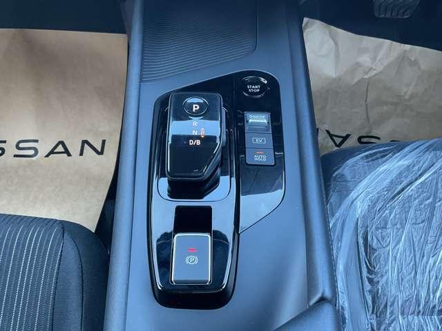 ノート 1.2 X 雹害車 こちらの車両はひょう害車となります。新車保証はありません。軽微な凹みがありますが、走行に問題はございません。店頭にて現車をご確認いただきましてからのみの販売となります。(6枚目)