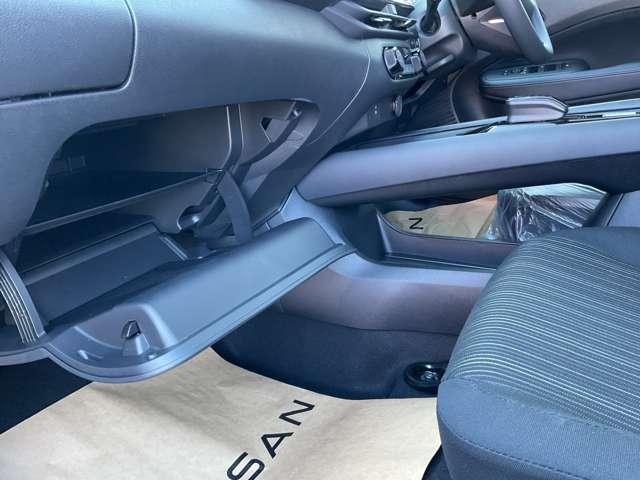 ノート 1.2 X 雹害車 こちらの車両はひょう害車となります。新車保証はありません。軽微な凹みがありますが、走行に問題はございません。店頭にて現車をご確認いただきましてからのみの販売となります。(19枚目)