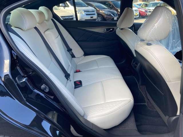 スカイライン 400R ★メーカーナビ★BOSEサウンド★アンビエントライトシステム★ドラレコ★全周囲カメラ★ホワイトレザーシート★シートヒーター★インテリクルコン★ETC★パトルシフト(12枚目)