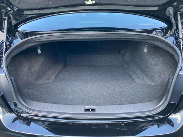 スカイライン 400R ★メーカーナビ★BOSEサウンド★アンビエントライトシステム★ドラレコ★全周囲カメラ★ホワイトレザーシート★シートヒーター★インテリクルコン★ETC★パトルシフト(13枚目)