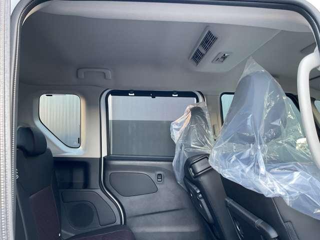 �������V�[�����O�t�@���ł��B�S�Ȃ̃G�A�R���̕����㕔���Ȃ܂ő����ł��܂��B�X���C�h�h�A�ɂ��V�F�C�h�𑕔����A���悯�ɂ��֗��ł�