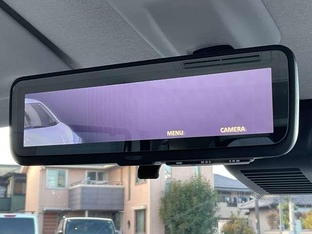 ◆◆◆スマートルームミラーです。乗員、ヘッドレスト、積載物などで遮られがちなルームミラーの後方視界を車両後方にあるカメラの画像を映し出しいつもクリアに保ちます。
