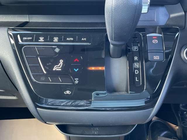 ◆◆◆オートエアコンです。温度設定だけであとは自動で風量・温度を調節します。ドライブを快適なものにします。