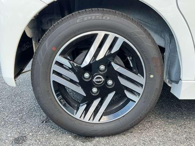 ◆◆◆純正アルミホイールです。スチールホイールと違って軽いので燃費にも貢献してきます。あと足元が格好良くなりますよね。