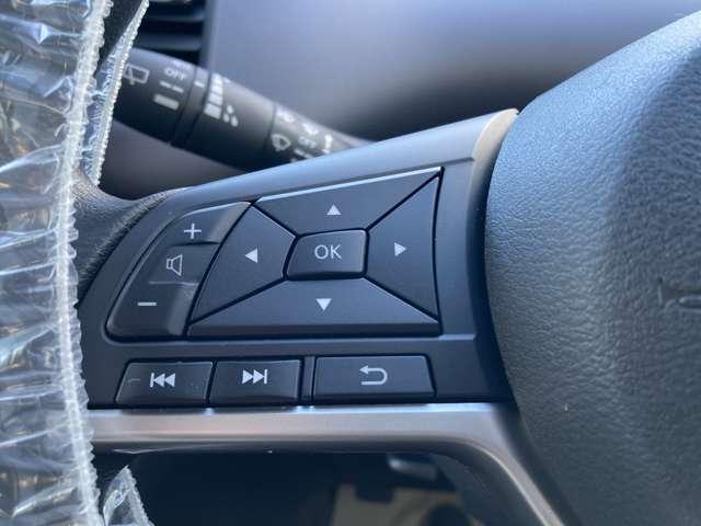 �������X�e�A�����O�X�C�b�`�ł��B�i�r�̃I�[�f�B�I�R���g���[�����茳�ōs���܂�