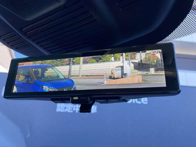 �������X�}�[�g���[���~���[�ł��B����A�w�b�h���X�g�A�ύڕ��ȂǂŎՂ�ꂪ���ȃ��[���~���[�̌�����E���ԗ�����ɂ���J�����̉摜���f���o�������N���A�ɕۂ��܂��B