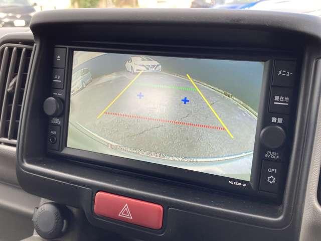 �������o�b�N�r���[���j�^�[�ł��B��ގ��A��������j�^�[�Œ��ڌ��邱�Ƃ��ł��܂��B�܂������x�J�����ł��̂ŋ͂��Ȍ��ł���������ƌ��邱�Ƃ��ł���̂Ŗ�ł����S���Ē��ԏo���܂��B