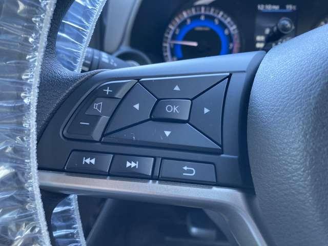 �������X�e�A�����O�X�C�b�`�ł��B�i�r�̃I�[�f�B�I�R���g���[�����茳�ōs���܂�