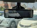 ◆◆◆スマートルームミラーです。乗員、ヘッドレスト、積載物などで遮られがちなルームミラーの後方視界を車両後方にあるカメラの画像を映し出しいつもクリアに保ちます。