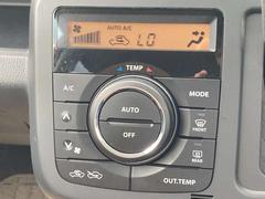 ◆◆◆オートエアコンです。温度設定だけであとは自動で風量・温度を調節します。ドライブを快適なものにします。 6