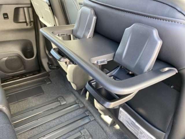 セレナ e-パワー ハイウェイスターV こちらの車両は、ひょう害による凹みがございますが走行には問題ありません。安心してご購入していただくため、ご来店・現車確認ができるお客様にのみ販売しております。(18枚目)