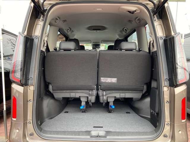 セレナ e-パワー ハイウェイスターV こちらの車両は、ひょう害による凹みがございますが走行には問題ありません。安心してご購入していただくため、ご来店・現車確認ができるお客様にのみ販売しております。(19枚目)