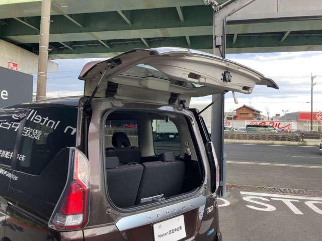 セレナ 2.0 ハイウェイスター Vセレクション 後席モニター 純正9インチナビ 全周カメラ I-STOP サイドカメラ 両側ASD Aクルーズ 車線逸脱 LEDヘッドライト バックカメラ ETC TVナビ ドライブレコーダー キーレス オートエアコン メモリーナビ エアバッグ(20枚目)