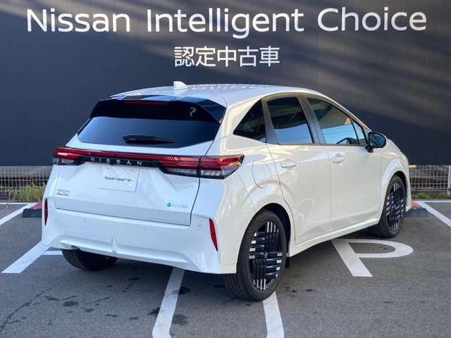 オーラ G レザーエディション こちらの車両は、ひょう害による凹みがございますが走行には問題ありません。安心してご購入していただくため、ご来店・現車確認ができるお客様にのみ販売しております。(5枚目)