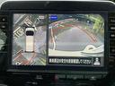 アラウンドビューモニターです。４つのカメラからの映像を合成・処理することで空から見下ろすような視点で周囲を確認でき、駐車時のクルマの位置確認がスムーズになります。
