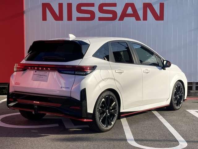 オーラ 1.2 NISMO 雹害車 【こちらの車両はひょう害車となります】新車保証はありません。軽微な凹みがありますが、走行に問題はございません。店頭にて現車をご確認いただきましてからのみの販売となります。(5枚目)