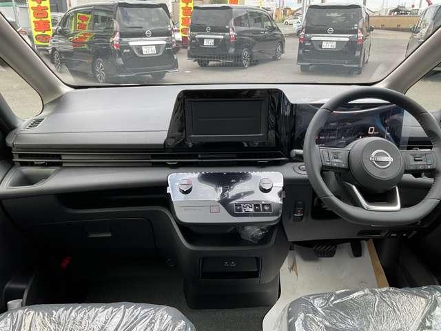 セレナ 2.0 XV 雹害車 インテリジェントキー 衝突被害軽減ブレーキ レーンキープアシスト LEDライト オートエアコン 盗難防止装置 禁煙 オートクルーズコントロール 両側電動ドア(6枚目)