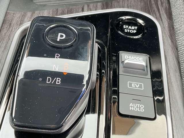 オーラ 1.2G レザーエディション 雹害車 【こちらの車両はひょう害車となります】新車保証はありません。軽微な凹みがありますが、走行に問題はございません。店頭にて現車をご確認いただきましてからのみの販売となります。 ★寒冷地仕様★シートヒ-タ-(14枚目)