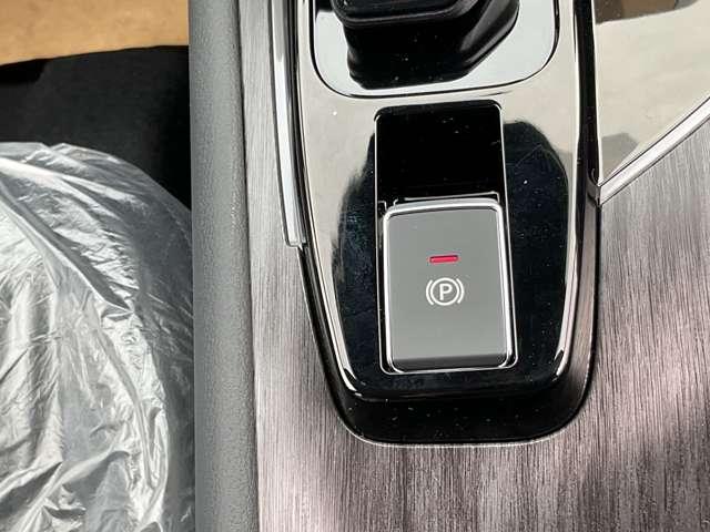 オーラ 1.2G レザーエディション 雹害車 【こちらの車両はひょう害車となります】新車保証はありません。軽微な凹みがありますが、走行に問題はございません。店頭にて現車をご確認いただきましてからのみの販売となります。 ★寒冷地仕様★シートヒ-タ-(15枚目)