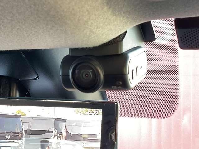 ノート １．２　Ｘ　大画面メモリ－ナビ　アラウンドモニタ－　リアカメラ　衝突被害軽減ブレ－キ　全方位カメラ　ＥＴＣ付　禁煙車　ＬＥＤヘッドライト　レーンアシスト　インテリジェントキー　ワンオーナー　ドラレコ　整備記録簿　盗難防止システム　ワンセグＴＶ　ＴＶナビ（10枚目）