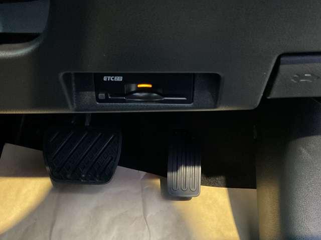 リーフ Ｘ　Ｖセレクション　プロパイロット　メ－カ－ナビ　レーダークルコン　３６０°カメラ　踏み間違い防止装置　ＬＥＤランプ　セキュリティ　ドライブレコーダー　禁煙　１オーナー　ＥＴＣ　インテリキー　レーンキープアシスト　サイドエアバッグ　パワーウィンドウ（11枚目）