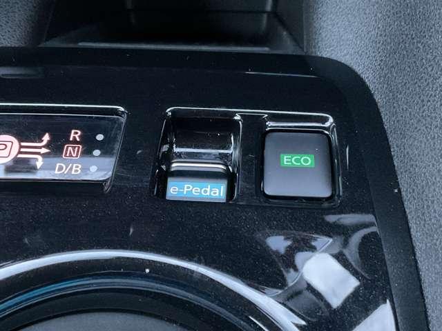 リーフ Ｘ　Ｖセレクション　プロパイロット　メ－カ－ナビ　レーダークルコン　３６０°カメラ　踏み間違い防止装置　ＬＥＤランプ　セキュリティ　ドライブレコーダー　禁煙　１オーナー　ＥＴＣ　インテリキー　レーンキープアシスト　サイドエアバッグ　パワーウィンドウ（14枚目）