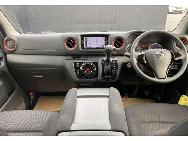 NV350キャラバンバン 2.0 プレミアムGX ブラックギア ロングボディ ★アラウンドビューモニター★助手席側オートスライドドア★LEDライト★衝突被害軽減ブレーキ★純正ナビ★フルセグTV、CD録音再生、DVD再生、AUX、Bluetoothハンズフリー/音楽再生・携帯★(4枚目)