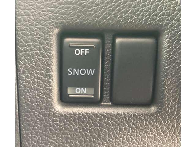 NV350キャラバンバン 2.0 プレミアムGX ブラックギア ロングボディ ★アラウンドビューモニター★助手席側オートスライドドア★LEDライト★衝突被害軽減ブレーキ★純正ナビ★フルセグTV、CD録音再生、DVD再生、AUX、Bluetoothハンズフリー/音楽再生・携帯★(12枚目)