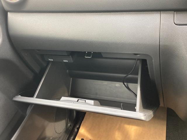 NV350キャラバンバン 2.0 プレミアムGX ブラックギア ロングボディ ★アラウンドビューモニター★助手席側オートスライドドア★LEDライト★衝突被害軽減ブレーキ★純正ナビ★フルセグTV、CD録音再生、DVD再生、AUX、Bluetoothハンズフリー/音楽再生・携帯★(21枚目)