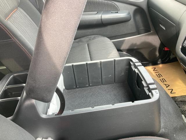 NV350キャラバンバン 2.0 プレミアムGX ブラックギア ロングボディ ★アラウンドビューモニター★助手席側オートスライドドア★LEDライト★衝突被害軽減ブレーキ★純正ナビ★フルセグTV、CD録音再生、DVD再生、AUX、Bluetoothハンズフリー/音楽再生・携帯★(23枚目)