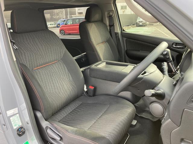 NV350キャラバンバン 2.0 プレミアムGX ブラックギア ロングボディ ★アラウンドビューモニター★助手席側オートスライドドア★LEDライト★衝突被害軽減ブレーキ★純正ナビ★フルセグTV、CD録音再生、DVD再生、AUX、Bluetoothハンズフリー/音楽再生・携帯★(29枚目)