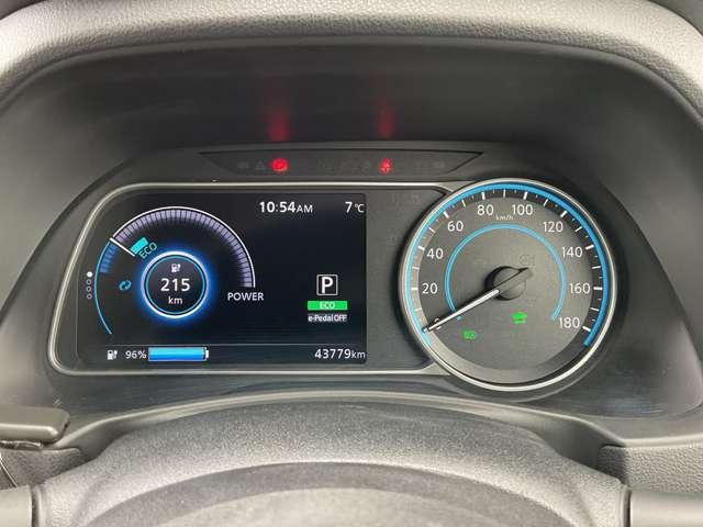 リーフ G 【12セグ】プロパイロット★全周囲カメラ★シート&ステアリングヒーター★スマートルームミラー★メーカーナビ&フルセグTV★前後ドラレコ★ETC★LEDヘッドライト★プロパイロットパーキング(11枚目)