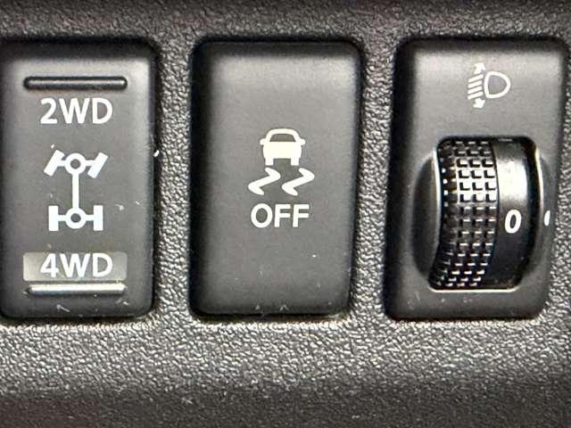 マーチ １．２　Ｘ　ＦＯＵＲ　４ＷＤ　純正ナビ　ＴＶ　バックモニター　ドラレコ　切替４ＷＤ　メモリーナビ　バックカメラ　ドライブレコーダー　ワンオーナー　禁煙車　エアコン　インテリジェントキー　パワーウィンドウ　ＥＴＣ（14枚目）