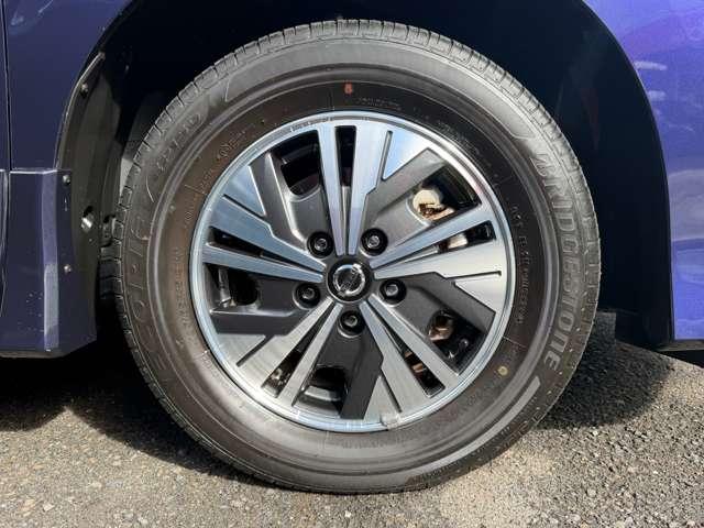 セレナ １．２　ｅ－ＰＯＷＥＲ　ハイウェイスター　Ｖ　プロパイロット　純正大型ナビ　被害軽減　３６０°カメラ　エマジェンシーブレーキ　１オナ　スマキー　バックカメラ　禁煙　ＬＥＤ　レーンアシスト　ＥＴＣ　ドラレコ　イモビ　サイドカーテンエアバック　フルオートエアコン　アルミホイール　エアバック（16枚目）